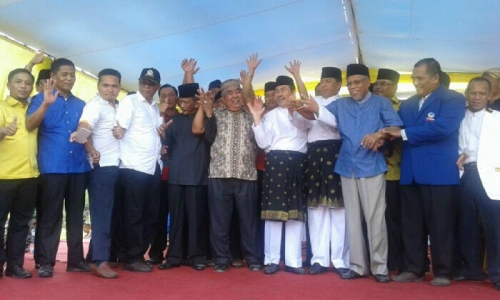 Dukung Pasangan Syamsuar-Alfedri, Mantan Bupati Arwin Hadiri Deklarasi Parpol Pengusung