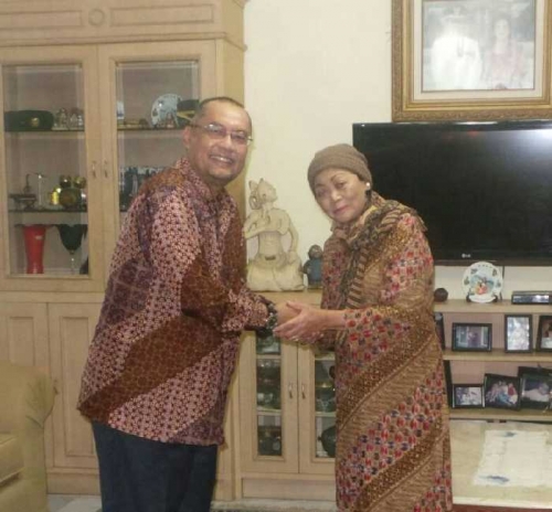 Minta Doa Restu Maju di Pilwako Pekanbaru, Ramli Walid Kunjungi Istri Mantan Gubri Soeripto