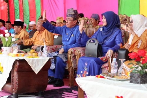 Lepas Pawai Taaruf MTQ Tigkat Kecamatan di Tembilahan Hulu, Bupati Inhil : Semoga Jadi Sarana Syiar Islam
