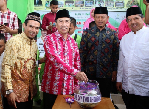 Gubernur Riau Launching Gerakan Wakaf Rp2 Ribu per Hari