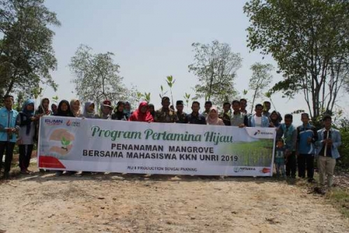 Atasi Abrasi, Mahasiswa dan Warga Tanam 400 Batang Mangrove di Tanjung Leban