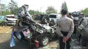 GoRiau Bus Sinar Jaya Tabrak Truk dan Avanza, 3 Orang Tewas dan 10 Luka-luka