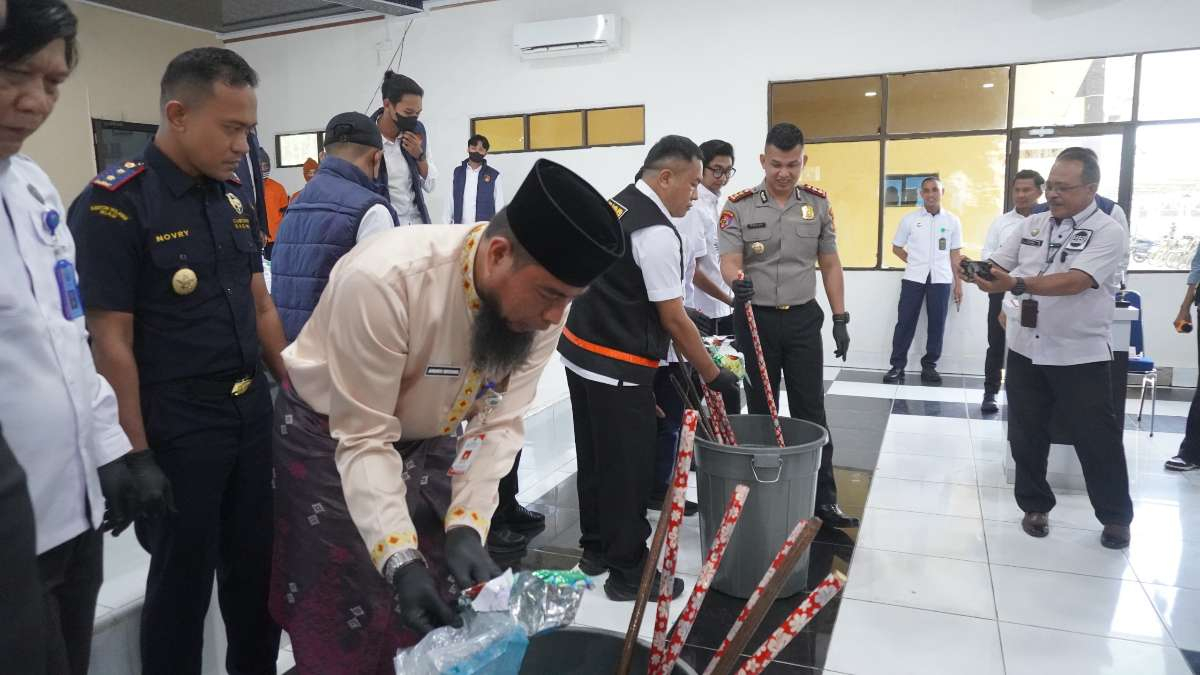 Polres Bengkalis Musnahkan 8 Kg Sabu, Tiga Terduga Kurir Diperiksa