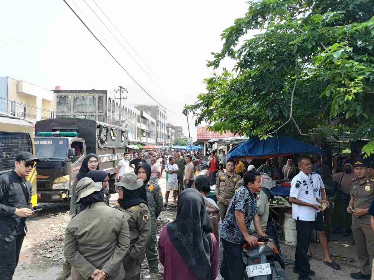 Jalan Teratai Pekanbaru Segera Diperbaiki, Ratusan Pedagang Diminta Kosongkan Lapak