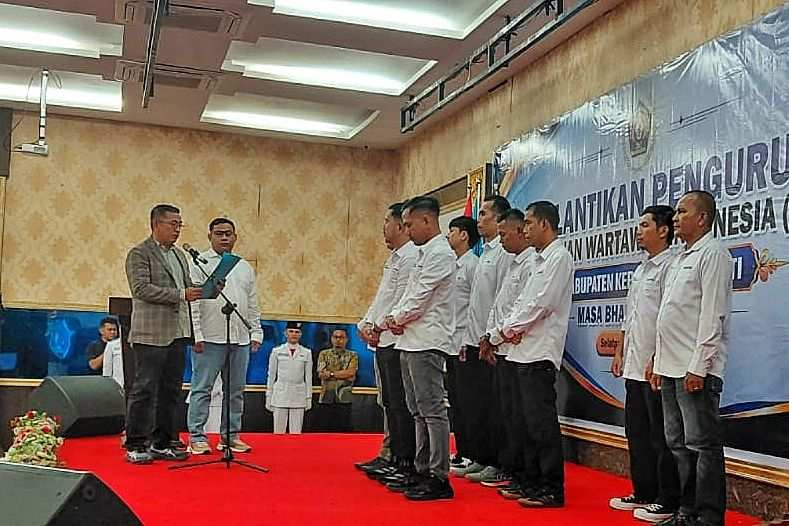 Jangan Jual Berita, Pesan Tegas Ketua PWI Riau Saat Lantik Pengurus Meranti