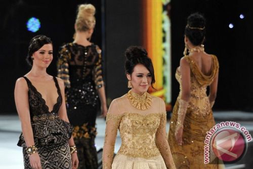127 Kontestan Miss World 2013 Nyanyikan Here We Are Indonesia