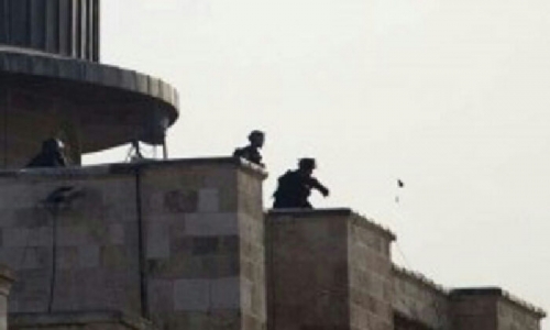 Puluhan Tentara dan Polisi Israel Naik ke Atap Masjid Al Aqsa dan Tembaki Muslim Palestina