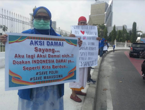 SUN Riau Gelar Aksi Save Mahasiswa dan Save Polri di Depan Kantor Gubernur Riau