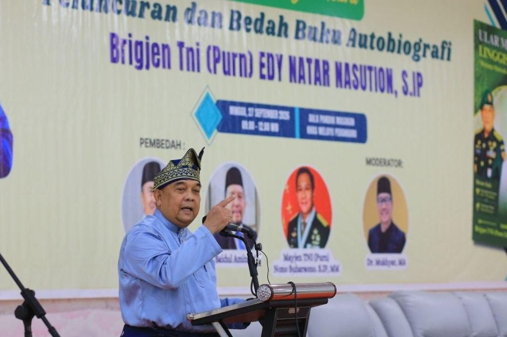 Rilis Autobiografi di Pekanbaru, Edy Natar Ungkap Prinsip Teguh Sang Ular Makan Linggis