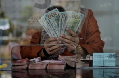 Suku Bunga AS dan Tensi Geopolitik Tekan Mata Uang, Rupiah Dibuka Melemah