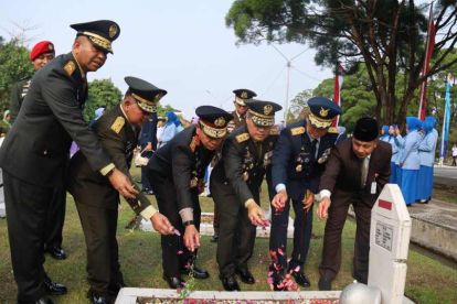 GoRiau Peringati HUT ke-81 TNI di Pekanbaru, Pangdam Tuanku Tambusai Pimpin Tabur Bunga di TMP Kusuma Dharma