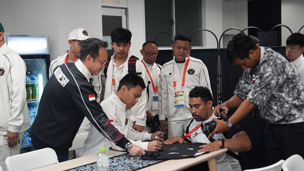 Tangisan dan Teriakan Keluarga Saat Rahmat Erwin Raih Emas