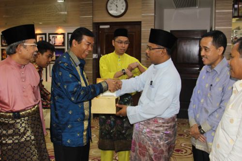 Dinilai Punya Komitmen Kembangkan Dunia Melayu, Walikota Firdaus Didaulat Sebagai Hang Tuah DMDI
