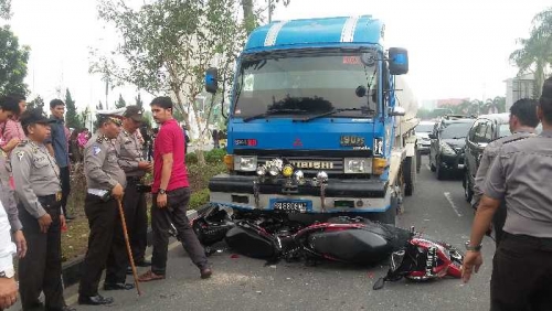 Barusaja, Kecelakaan Beruntun di Jalan Jenderal Sudirman Pekanbaru, Truk Tangki Lindas 2 Sepeda Motor