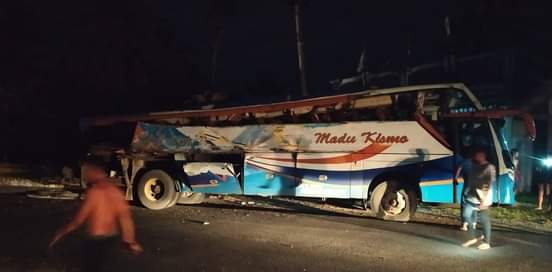 Dihantam Truk Batubara, Dua Penumpang Bus Madu Kismo Alami Luka Berat