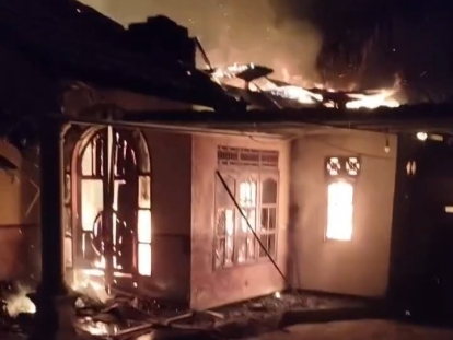 Ditinggal Pemilik, Rumah di Kuansing Ini Ludes Terbakar