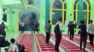 GoRiau Masjid pun Jadi Target Tembakan Gas Air Mata