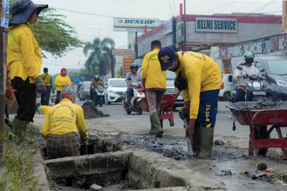 GoRiau PUPR Pekanbaru Pastikan Setiap Hari Lakukan Normalisasi Drainase untuk Antisipasi Banjir