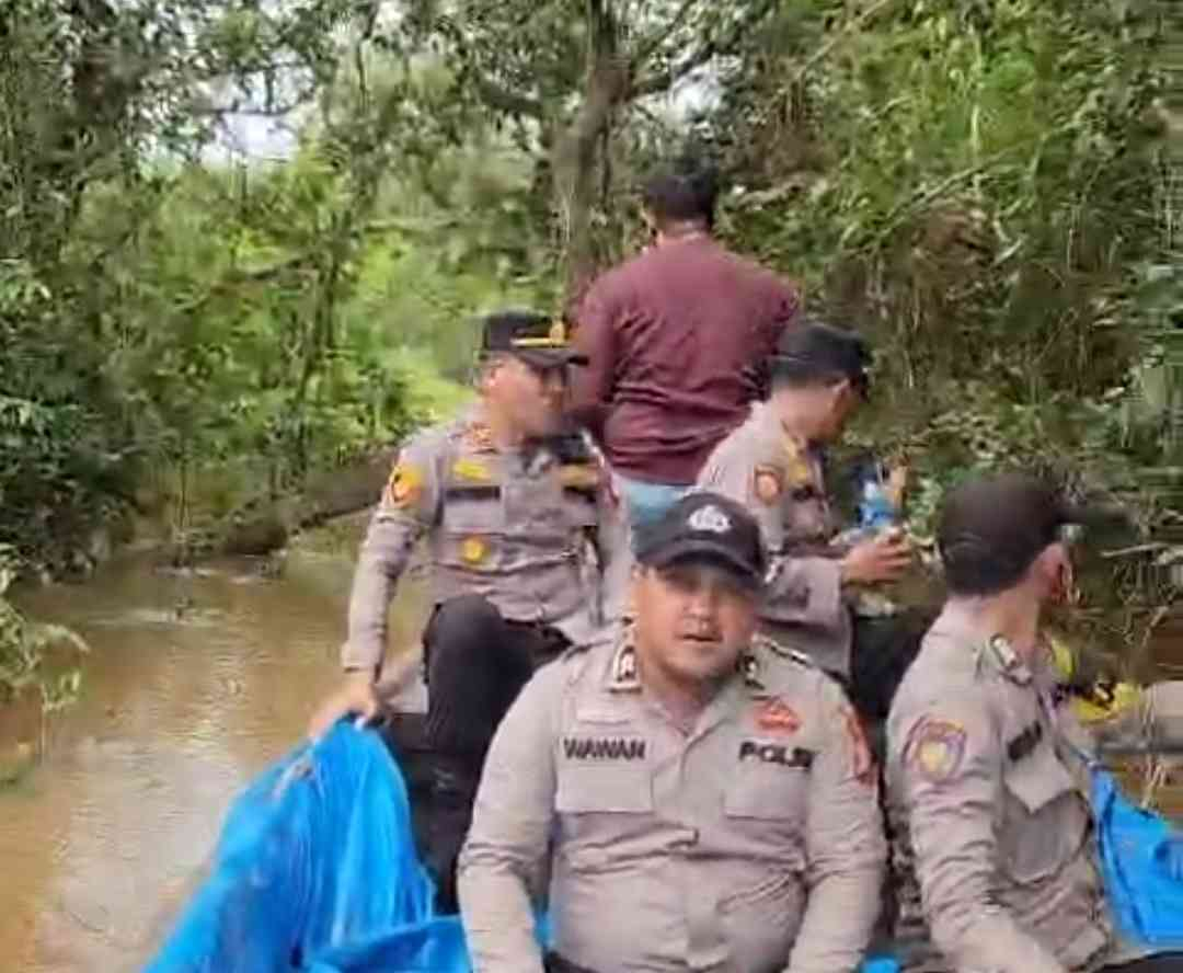 Cooling System, Polsek Kempas Telusuri Aliran Sungai Indragiri Gaungkan Ajakan Pemilu Damai