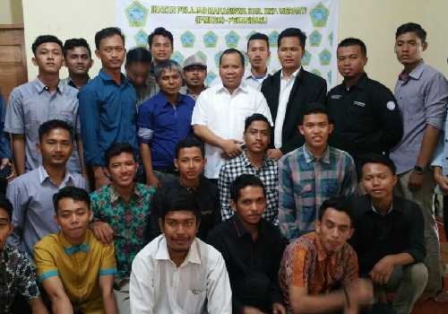 Beri Motivasi ke Mahasiswa, Bupati Irwan Kunjungi Asrama IPMK2M di Pekanbaru