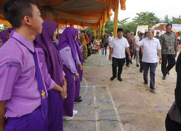 Resmikan Gedung Baru SMAN 1 Pasir Penyu, Gubernur Syamsuar Berharap Siswa Siap Berinovasi