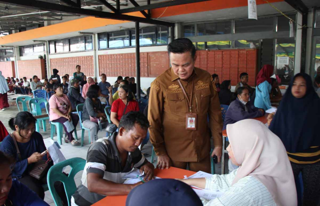 Pemko Pekanbaru Salurkan Beras CPP pada 17.000 KPM