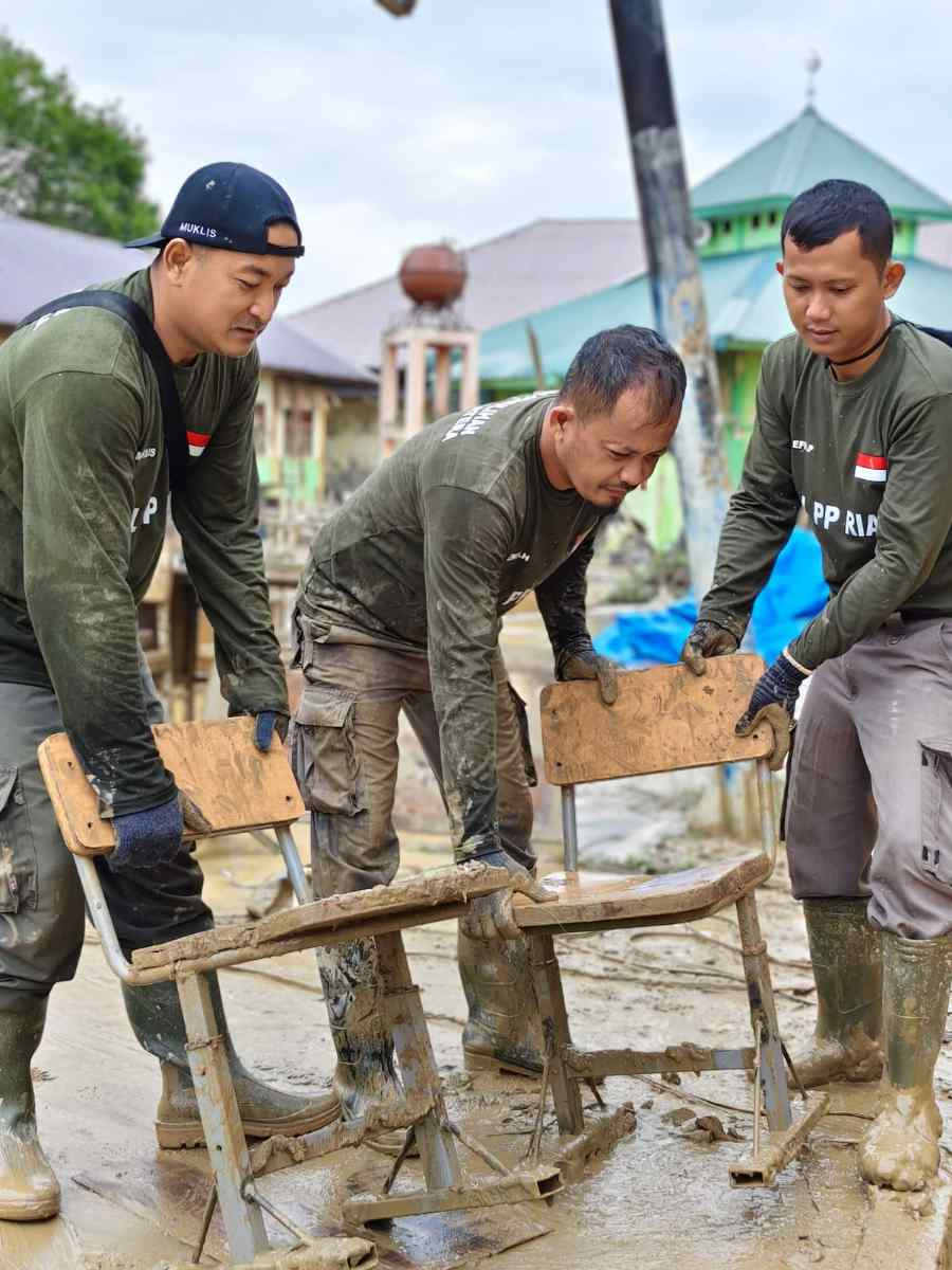 Gelombang Keempat Bantuan Riau: Fokus Bersihkan Lumpur di Sekolah Aceh