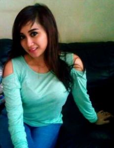 GoRiau Walau Buka Jilbab, Istri Ahmad Fathanah Justru Kepincut dengan Baju Riau