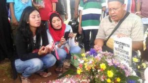 GoRiau Demi Lihat Makam Olga Syahputra, Ibu Dua Anak Ini Terpaksa Bohongi Suami