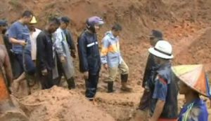 GoRiau Tragedi Longsor di Sukabumi, Jenazah Ibu dan Anak Balitanya Ditemukan Berpelukan