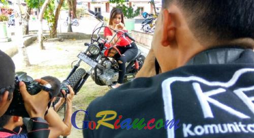 Gelar Pameran Foto, KFM Hadirkan Model Cantik di Taman Cik Puan Selatpanjang