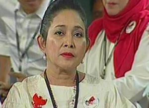 GoRiau Di Debat Cawapres, Titiek dan Iriana Jokowi Cipika-cipiki