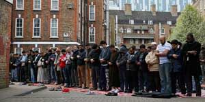 Muslim di Inggris Berpuasa 19 Jam Setiap Hari