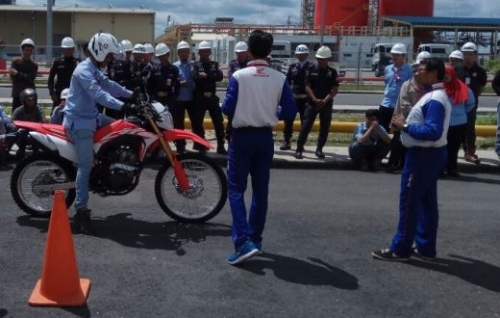 Tim <i>Safety Riding</i> Capella Honda Riau Ajak Karyawan PT Energi Sejahtera Mas Dumai Cari Aman di Jalan