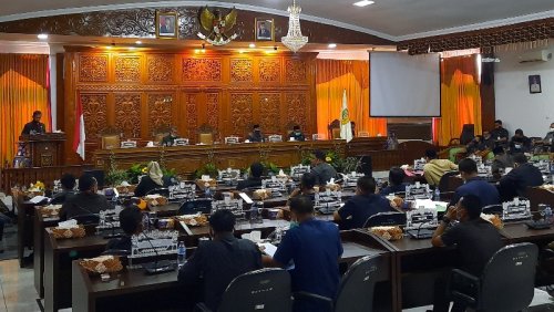 DPRD Sampaikan Pandangan Terhadap LKPj Bupati Kuansing 2019