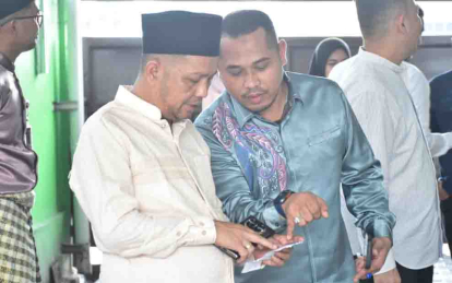 Wakil Ketua DPRD Pekanbaru Sambut Jemaah Haji Kloter Pertama di Bandara SSK II