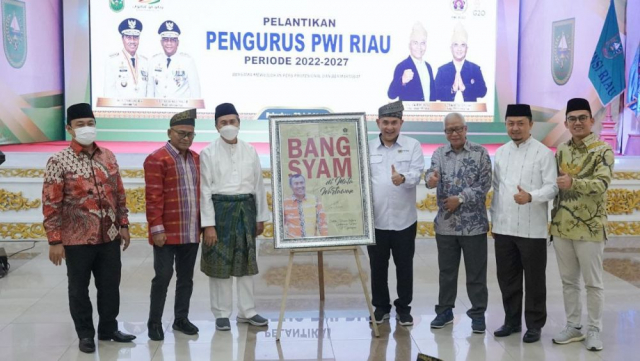 PWI Riau Tulis Buku Bang Syam di Mata Wartawan, Begini Tanggapan Gubri Syamsuar