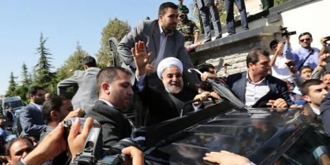 Usai Bicara dengan Obama, Presiden Iran Hassan Rohani Dilempar Sepatu