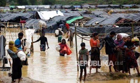 Sudah Lebih Setengah Juta Muslim Rohingya Mengungsi ke Bangladesh