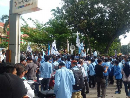 Demo di DPRD Riau, Aliansi BEM Unri dan UIR Nilai Jokowi Bikin Negara tak Berdaulat