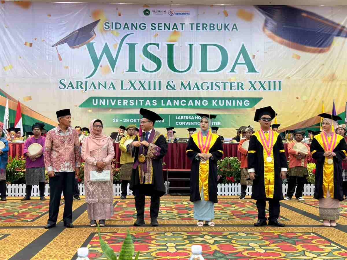 Tangis Haru di Unilak Riau, 10 Mahasiswa Disabilitas Rengkuh Gelar Sarjana