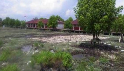 GoRiau - Berada di Pinggir Laut, Lapangan SMPN 1 Panipahan Laut Sering