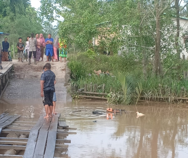 Terkait Kerusakan Jembatan Keritang - Reteh, Idris Laena Sampaikan Rasa Prihatin