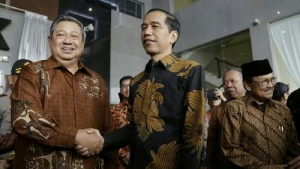 GoRiau Bertemu di Gedung Baru KPK, Jokowi dan SBY Saling Tersenyum, Berjabat Tangan dan Berpelukan