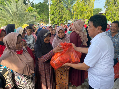 Wujudkan Tagline Peduli dan Beri Solusi, Achmad Kunjungi Korban Banjir di Rokan Hulu