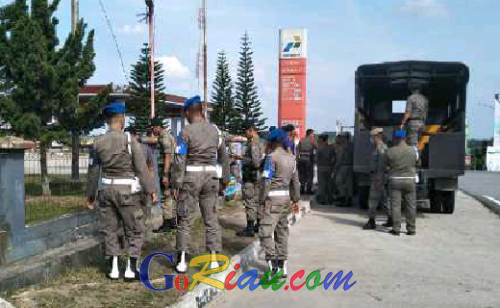 Satpol PP Pelalawan Tertibkan PKL di KM 55 Pangkalan Kerinci