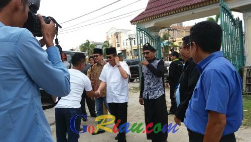 Demi Kemenangan Syamsuar - Edy Nasution di Pelalawan, Katakan <i>Sorry</i> Kepada yang Mengentuk Pintu Jelang Pencoblosan