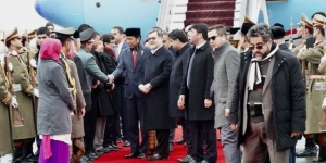 GoRiau Jokowi Dikawal 2 Helikopter dari Bandara ke Istana Presiden Afghanistan