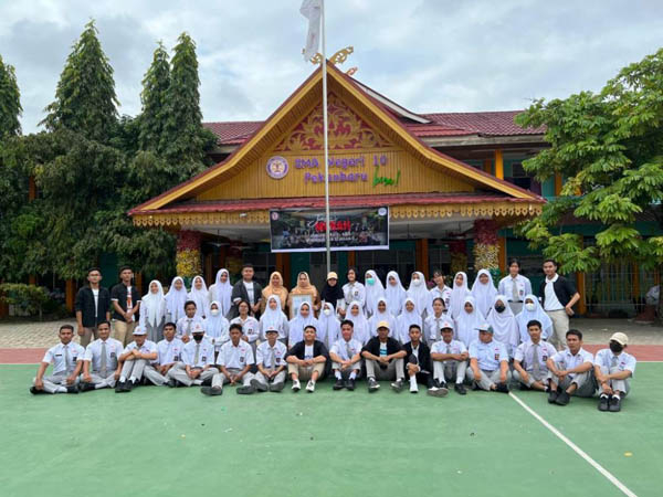 Kukuhkan Club JAS Merah SMA Negeri 10 Pekanbaru, Sri Wahyuni : Jangan Lupakan Sejarah