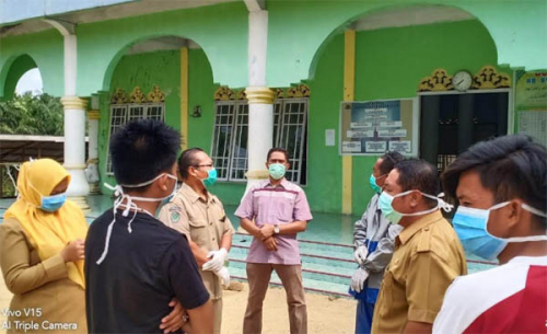 BKPRMI Rohil Semprotkan Disinfektan ke Masjid dan Mushola di Balai Jaya